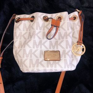 SOLD ! Micheal Kors crossbody bucket bag